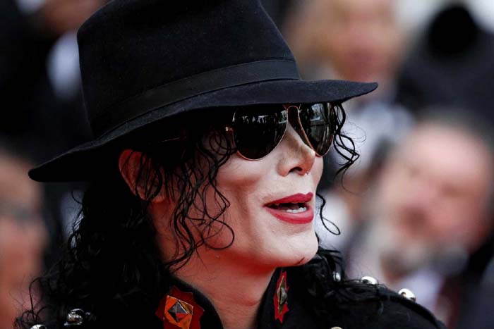 Médico diz que Michael Jackson foi castrado pelo pai