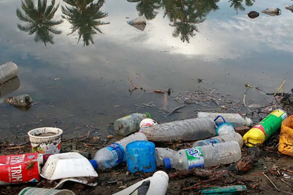 Brasil lança por ano 1,3 milhão de toneladas de plástico no oceano