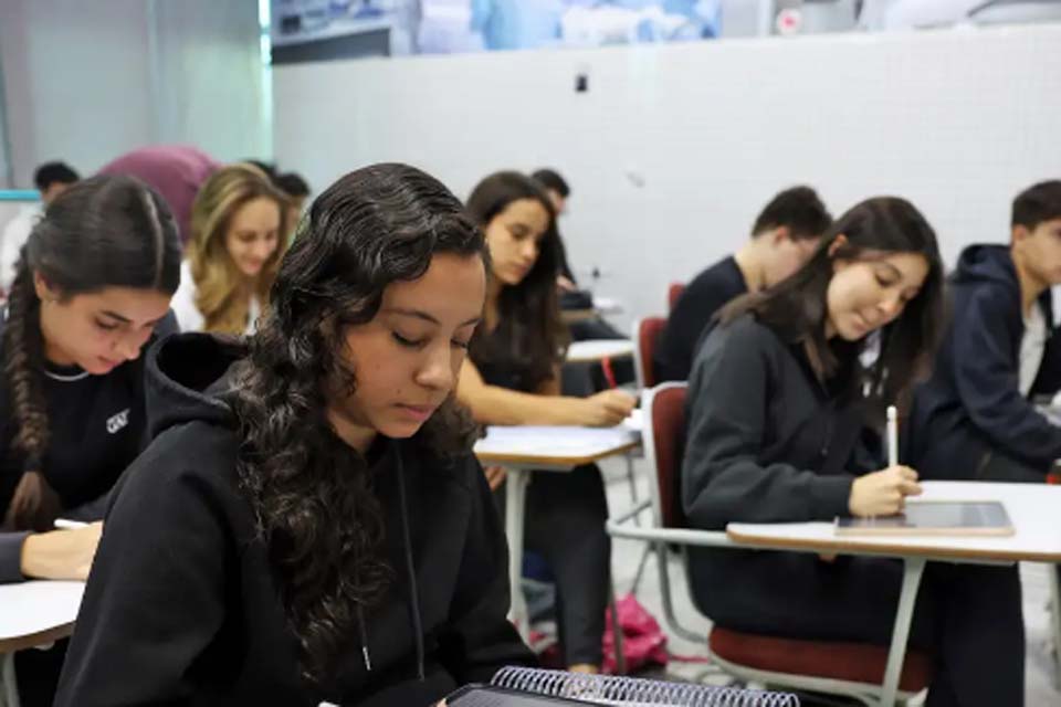 Estudantes aprovam tema da redação do Enem, mas acham prova cansativa