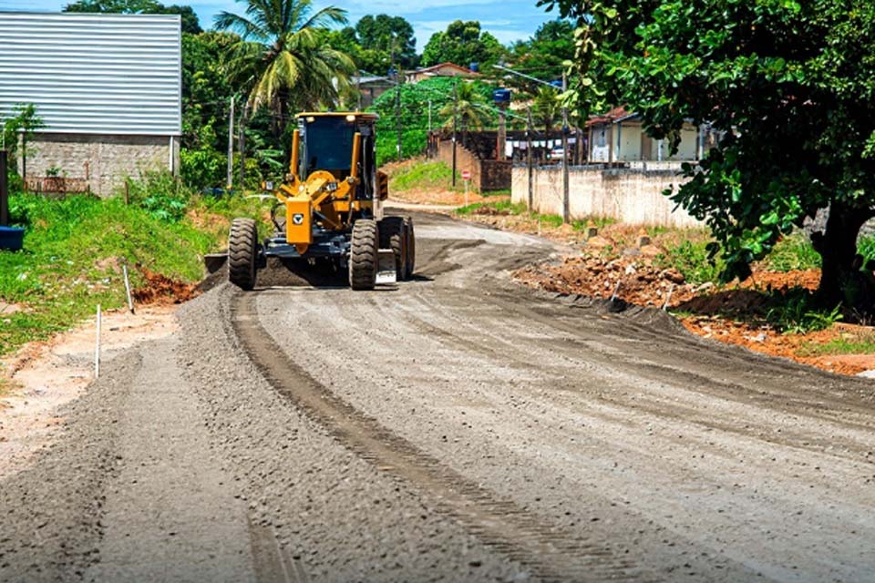 Semosp de Ji-Paraná realiza serviço de pavimentação asfaltíca na rua Carlos Luiz (T3)