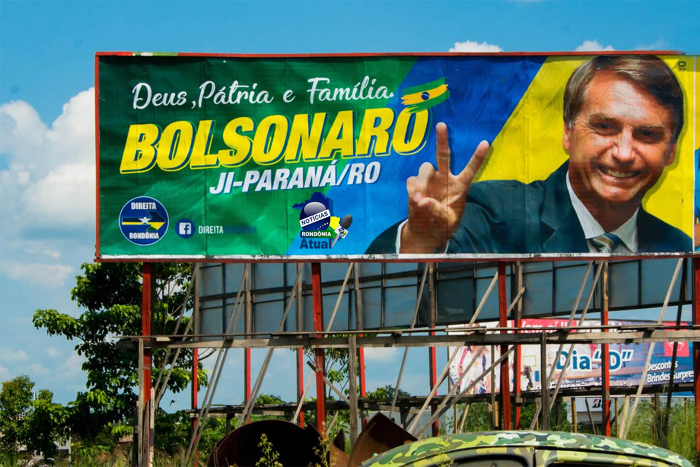 ‘Vaquinhas’ e clube de tiro bancam outdoors pró-Bolsonaro pelo país; placa em Rondônia é alvo de ação judicial