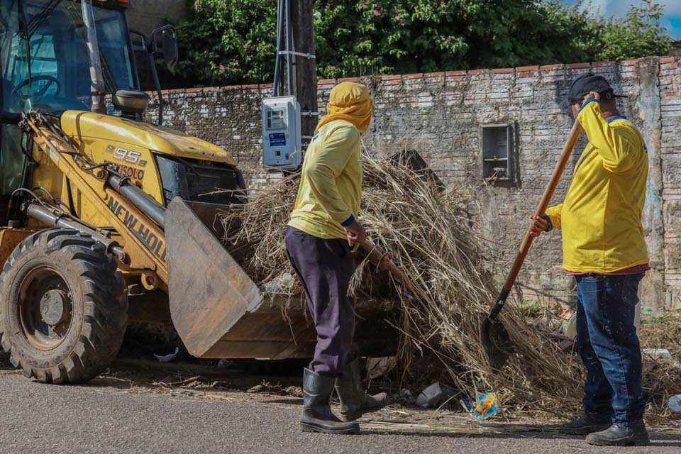 Prefeitura executa o equivalente a 70 campos de futebol em serviço de roçagem