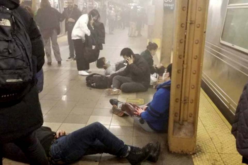 Ataque a tiros no Metrô de Nova York deixa ao menos 13 feridos