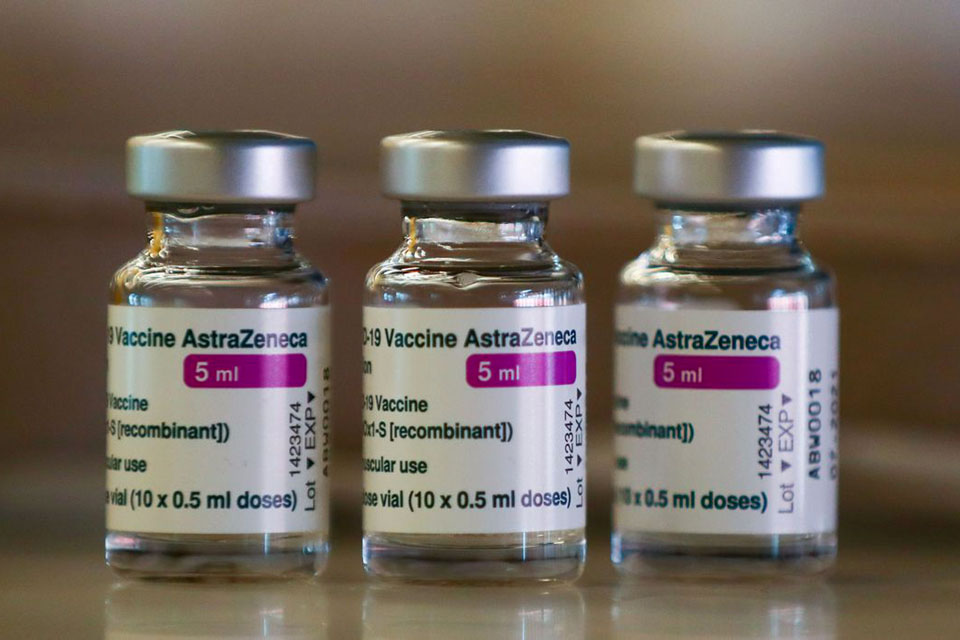 EUA vão partilhar até 60 milhões de doses de vacinas da AstraZeneca