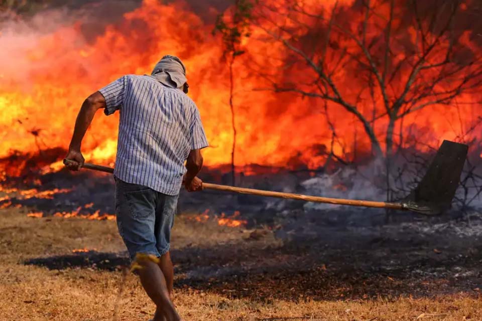 Presidente Lula reúne ministros para debater combate a queimadas