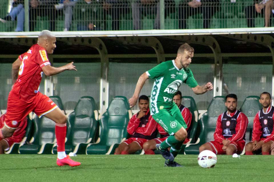 Série B: Chapecoense derrota Tombense e se afasta do Z4