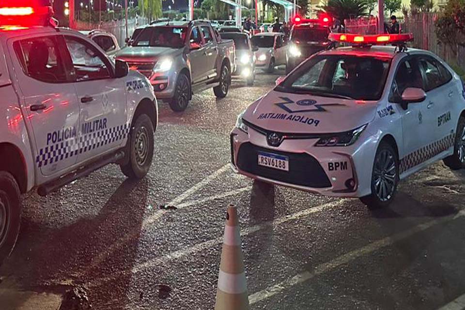 Motorista saca arma durante confusão na saída do shopping