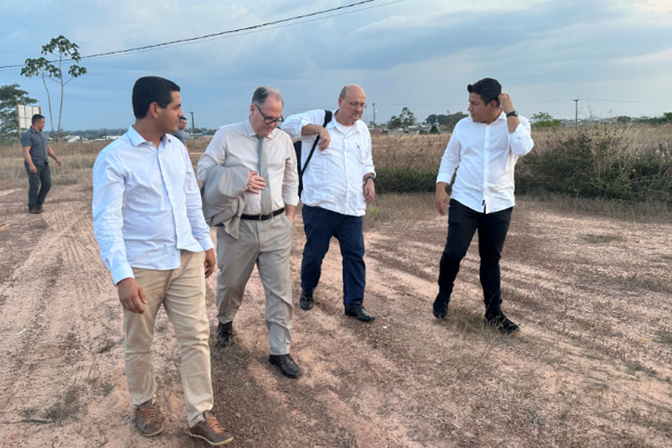 Deputado Cássio Gois participa de comitiva em visita técnica histórica ao Hospital Municipal de Cacoal