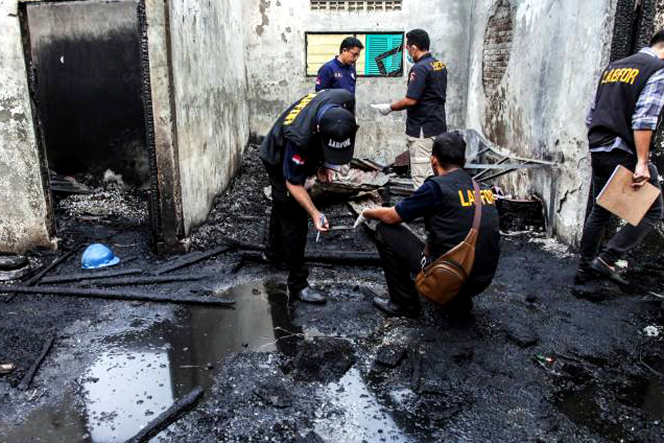 Incêndio em fábrica de palitos de fósforo deixa 30 mortos na Indonésia