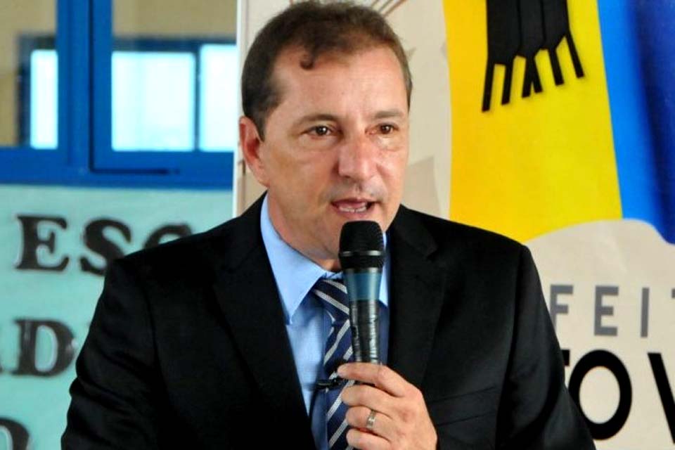 Hildon Chaves parabeniza trabalhadores e destaca conquistas dos servidores municipais