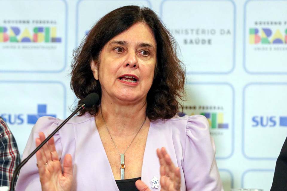 Ministra anuncia atualização da vacina contra pólio a partir de 2024