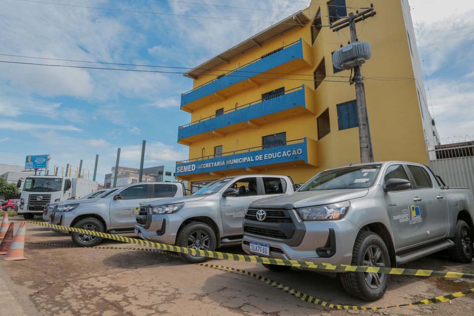 Prefeitura de Porto Velho entrega veículos para auxiliar transporte escolar e ações pedagógicas