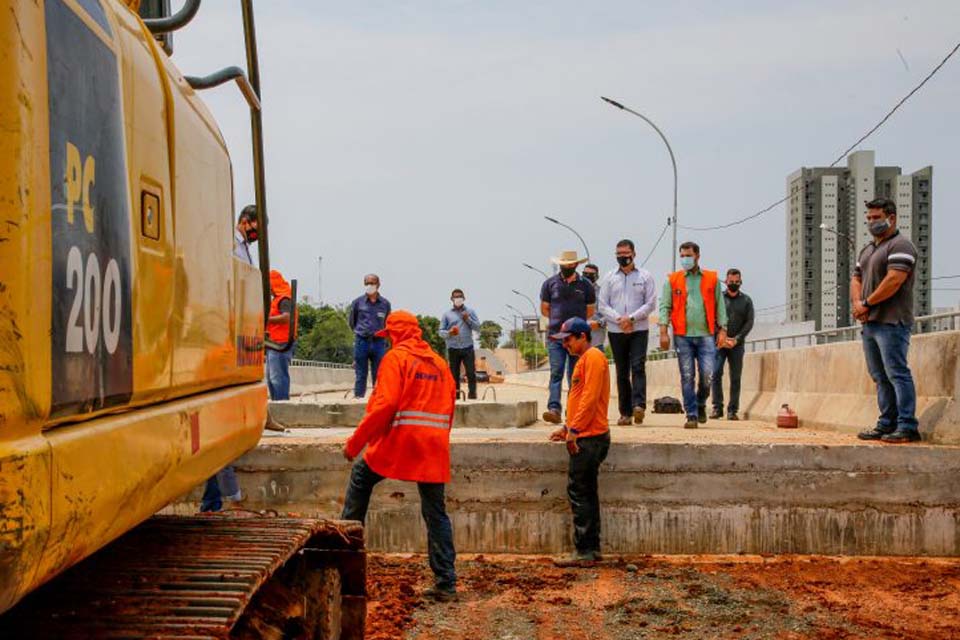 Governador Marcos Rocha acompanha vistoria da equipe técnica do DER de obras de pavimentação e recuperação nas estradas de Rondônia