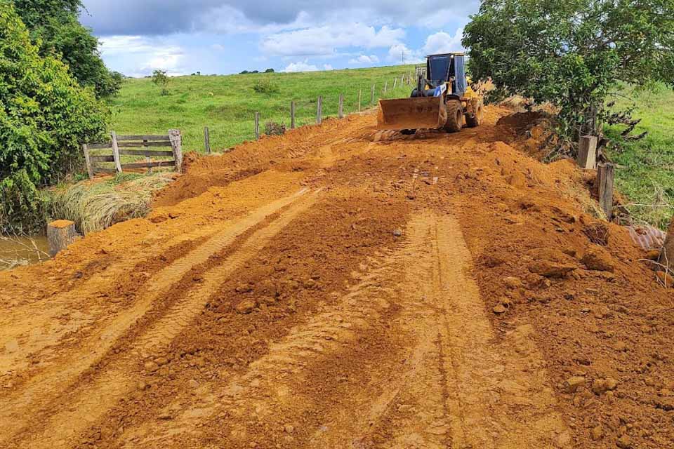 Prefeitura de Jaru age rápido para recuperar pontos danificados pelas chuvas na zona rural 