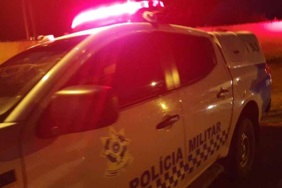 Homem é preso após agredir o pai, tentar esfaquear entregador e roubar moto