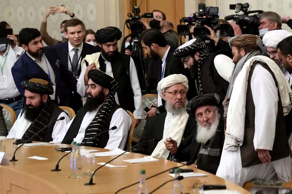Talibã elogia terroristas e dá dinheiro e terras às famílias de homens-bomba