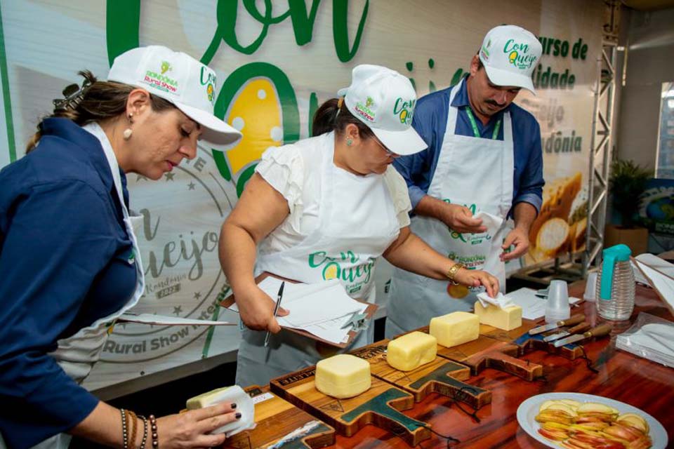 Primeiro ConQueijo é lançado oficialmente durante a 9ª Rondônia Rural Show; vencedores serão conhecidos no sábado, 28