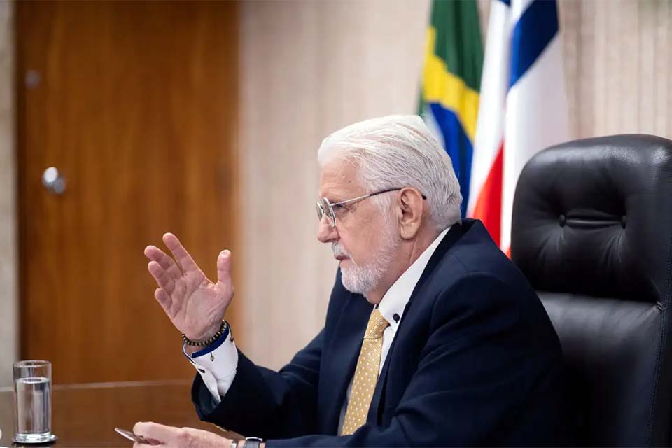 Líder do governo no Senado, Wagner critica 