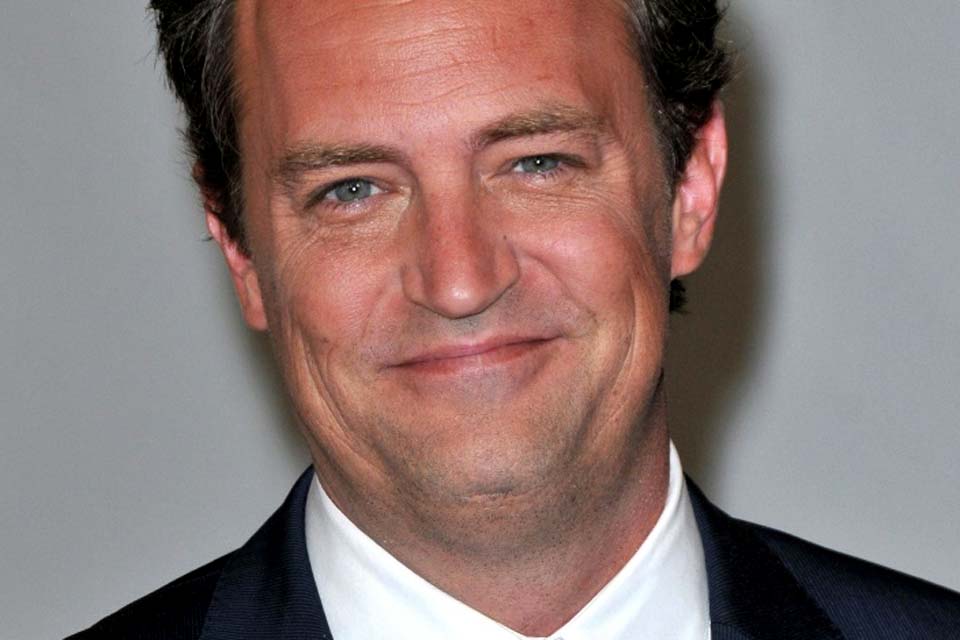 Autópsia de Matthew Perry foi concluída, mas resultados toxicológicos estão pendentes, diz site