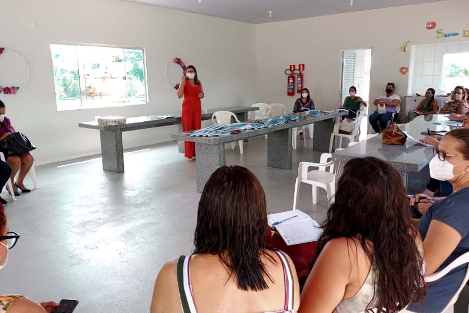 Secretaria de Educação realiza reunião com equipe pedagógica para o início do ano letivo