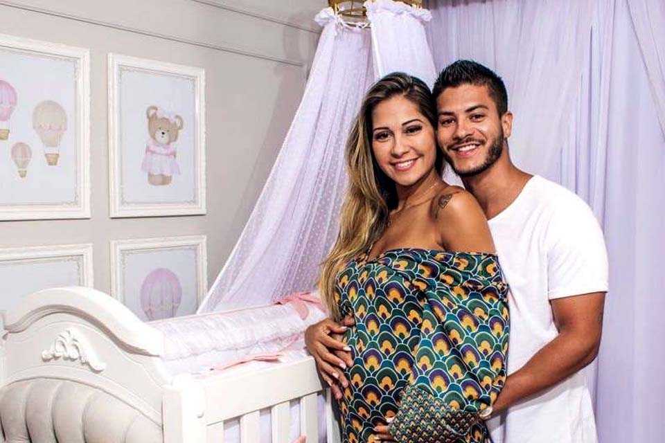 “Nunca me amou”, afirma Mayra Cardi sobre Arthur Aguiar