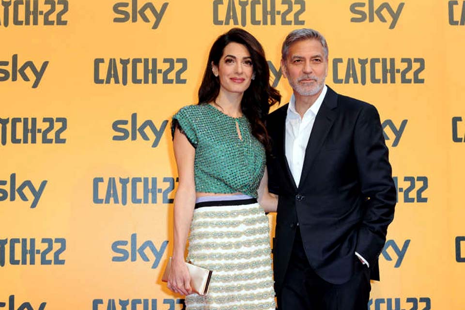 George e Amal Clooney viajam à Itália para celebrar aniversário dos filhos