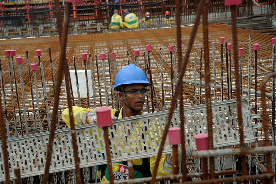 Custo da construção desacelera e sobe 0,33% em agosto