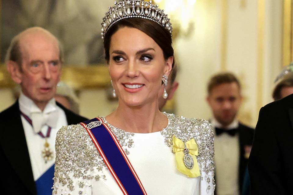 Kate Middleton usa pela primeira vez tiara de Lady Di após ser nomeada como Princesa de Gales