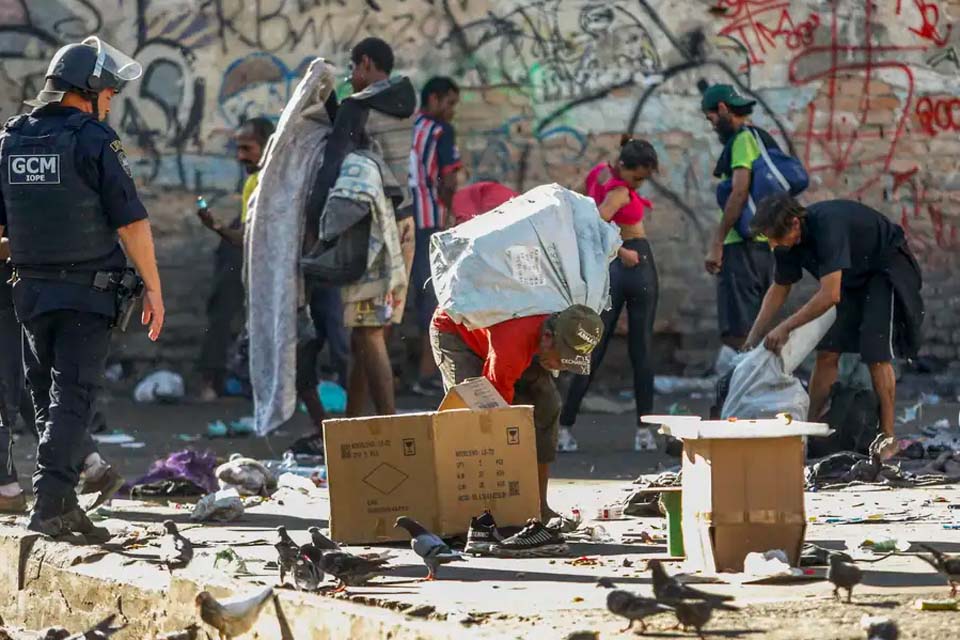 Em São Paulo, polícia cumpre mandados na Cracolândia