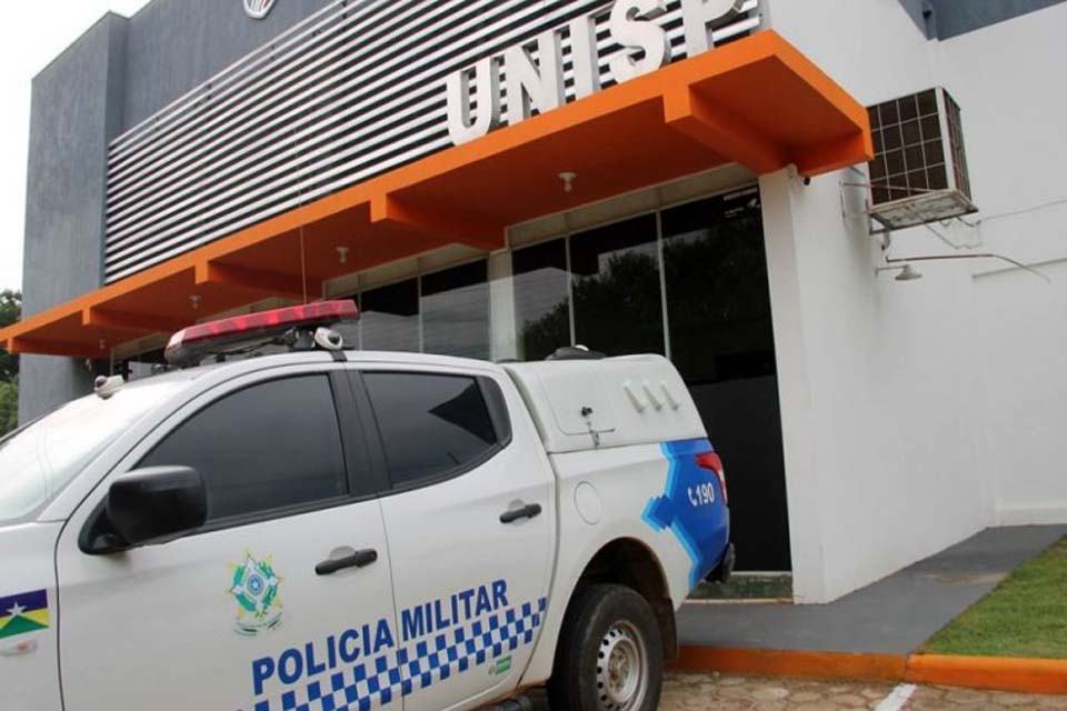 Jovem é preso após ameaçar matar vizinho com faca em Jaru