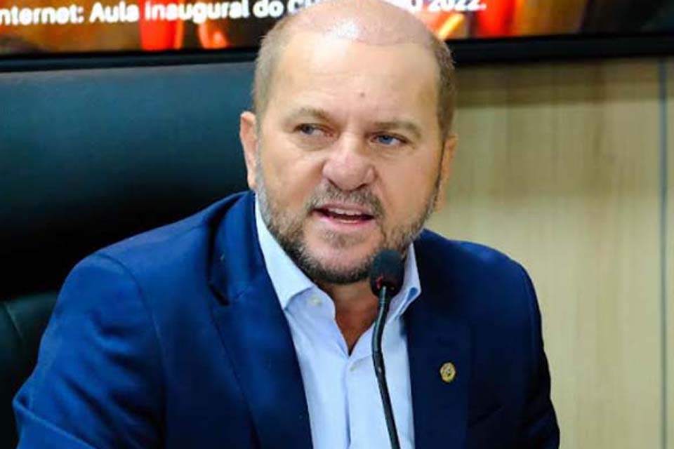 DER executa obras de recuperação de estradas no Distrito Pacarana por indicação do deputado Cirone Deiró