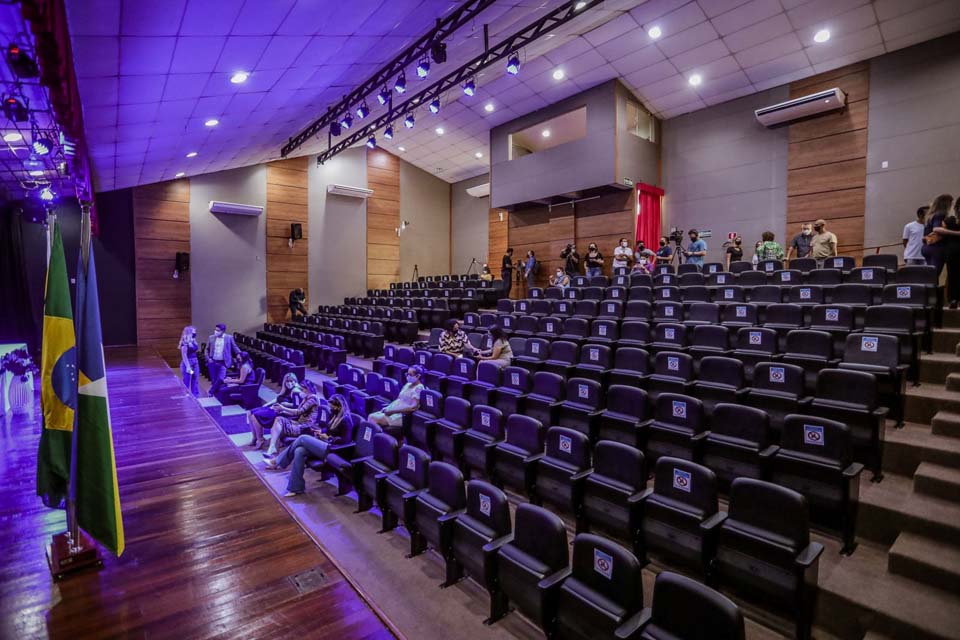  Prefeitura de Porto Velho conclui obra de revitalização do Teatro Banzeiros  