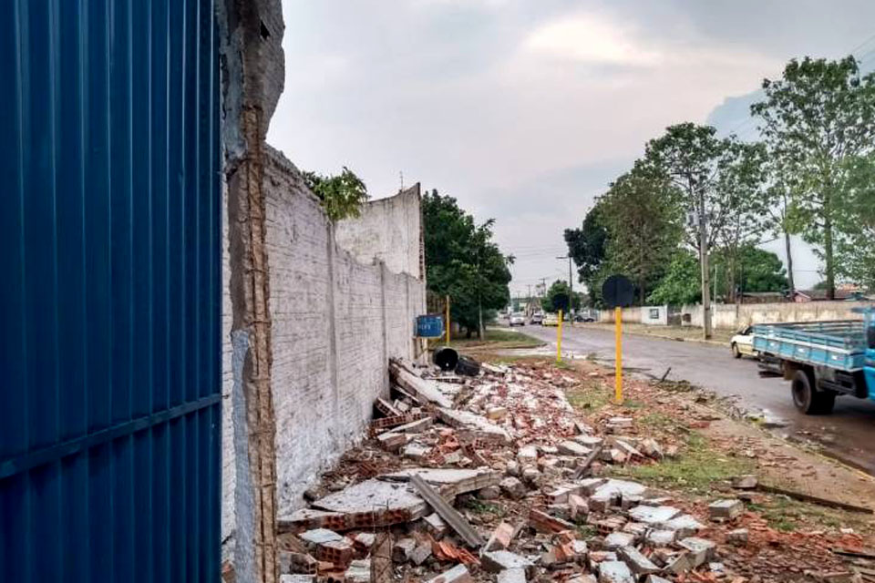  Vendaval com granizo provoca susto, transtornos e prejuízos na maior cidade do Cone Sul de Rondônia