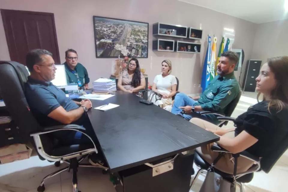 Prefeito de Nova Mamoré recebe visita de técnicos do Sebrae/RO