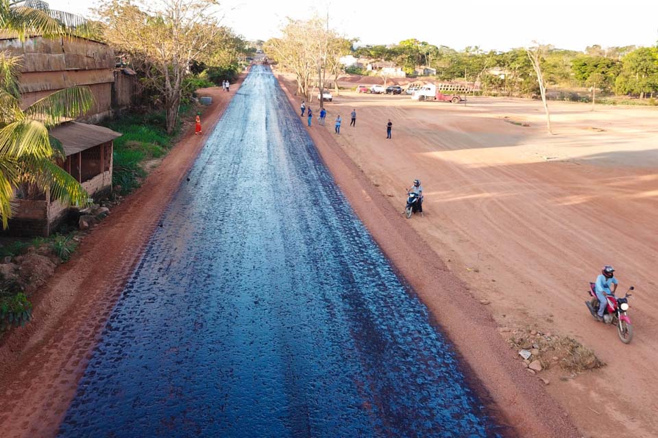 O progresso chegou: Rua Beira Rio é imprimada e está pronta para receber asfalto