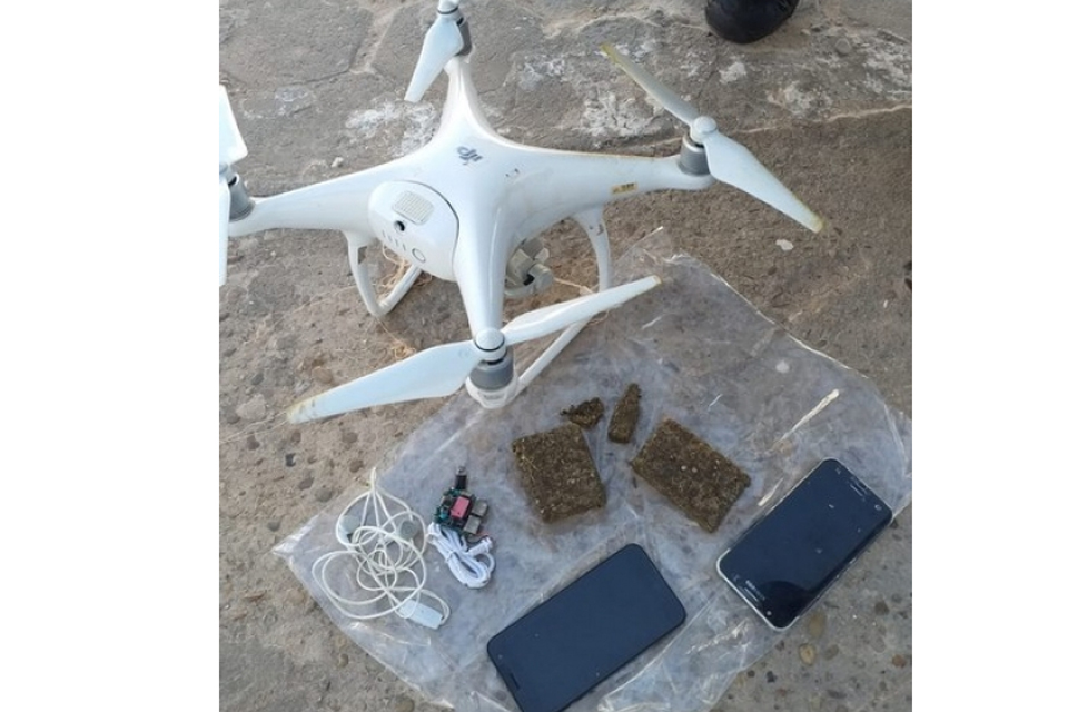 Drone é apreendido ao sobrevoar presídio com celulares e droga 