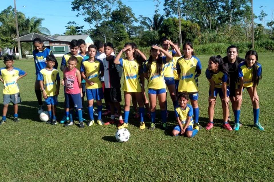 Atletas do Talentos do Futuro dos distritos da BR e do baixo Madeira se preparam para a Copa Zico