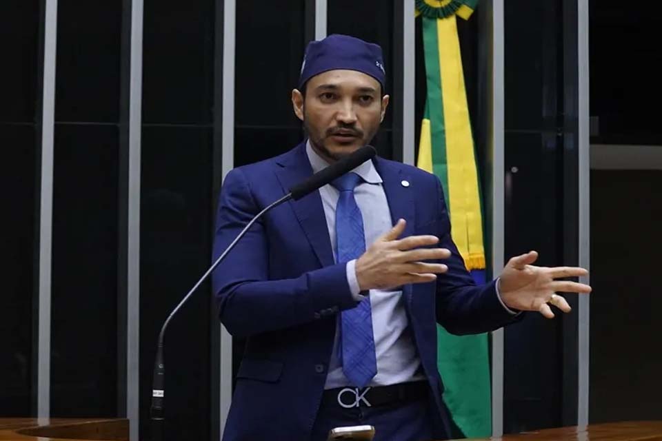 Deputado Fernando Máximo destina mais de R$ 3 milhões para combater a crise hídrica em Rondônia