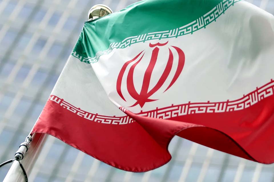 Irã anuncia prisão de 17 espiões dos Estados Unidos
