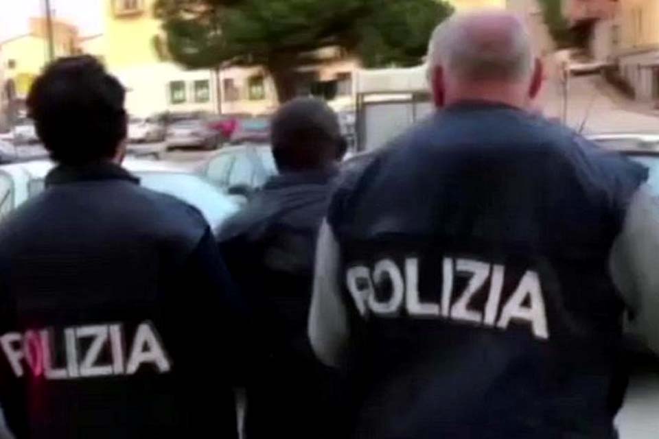 Justiça italiana prende cinco pessoas por tráfico de humano e tortura