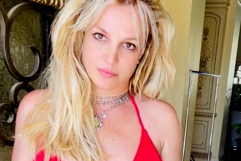 Britney Spears altera post depois que fãs acusam de ter sido um ataque à Selena Gomez