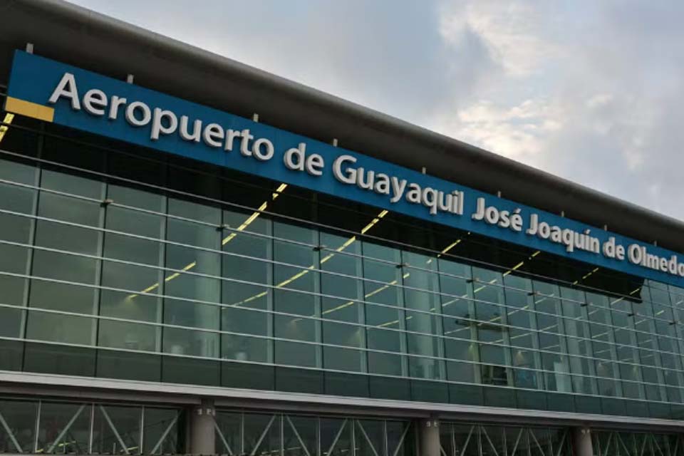 Avião que levava ouro e dinheiro faz pouso de emergência após ser alvo de tiros no Equador