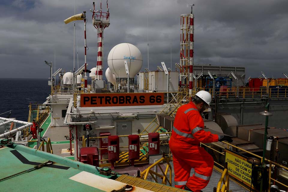 Petrobras recebe navio-tanque para operar na Bacia de Santos no dia 14