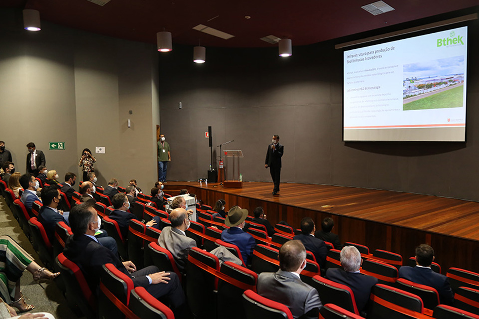 Governo de Rondônia participa da apresentação de vacina russa em Brasília aos representantes de 18 estados e Distrito Federal