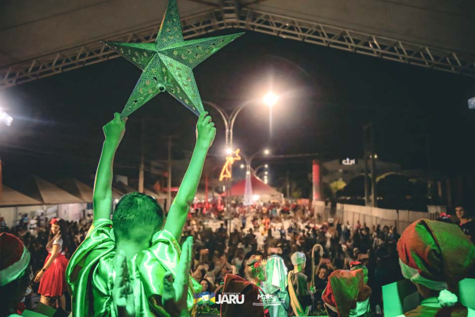 Primeira noite da tradicional Cantata Natalina reúne milhares de pessoas; programação continua