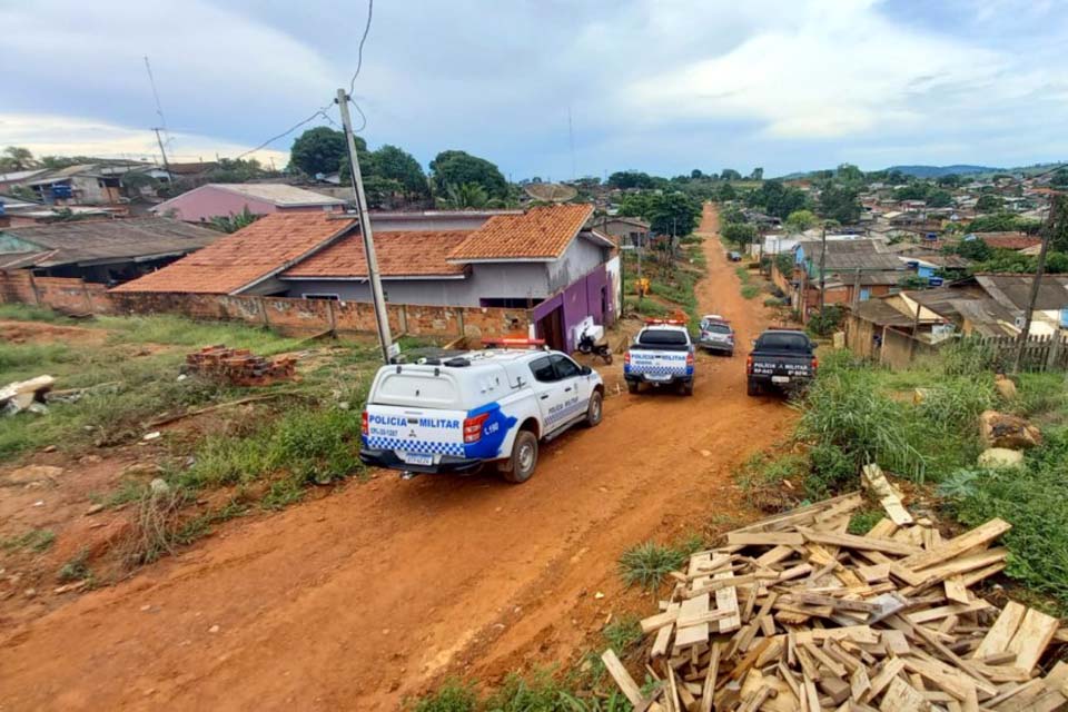 PM fecha boca de fumo no setor 07 e conduz mulher por tráfico de drogas