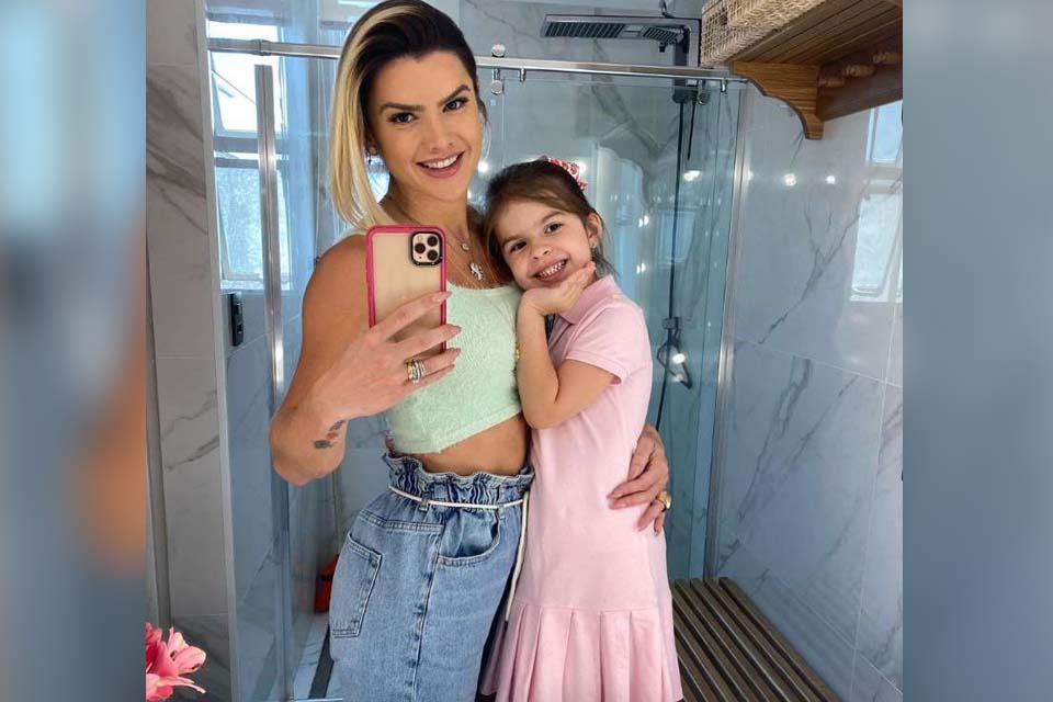 Mirella Santos Posta Foto Com Filha Valentina E Nota Minha Bebê Está Crescendo