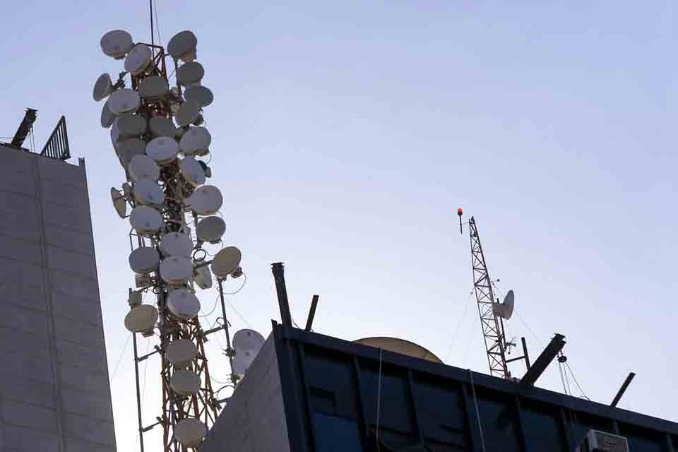 SP: prefeitura faz acordo para instalar antena de celular na periferia