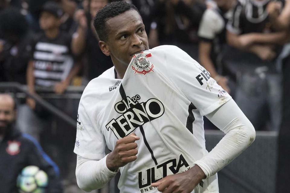 Jô é denunciado por agressão no clássico entre Corinthians e São Paulo