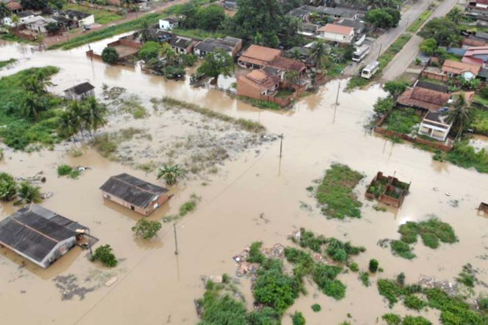 Enchente atingiu aproximadamente 200 casas no município; órgãos oferecem assistência as famílias atingidas